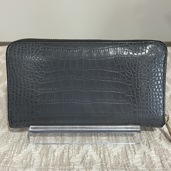 Henri Bendel Grey Croc Embossed Leather Zip Around Wallet - Picture 3 of 16
